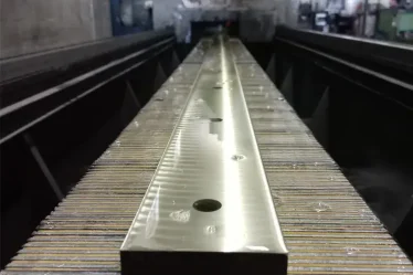 Afiação de facas para guilhotinas industriais: a solução ideal o bom funcionamento de máquinas