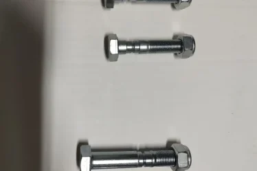 Por que o parafuso de segurança é essencial para manter a eficiência de guilhotinas?