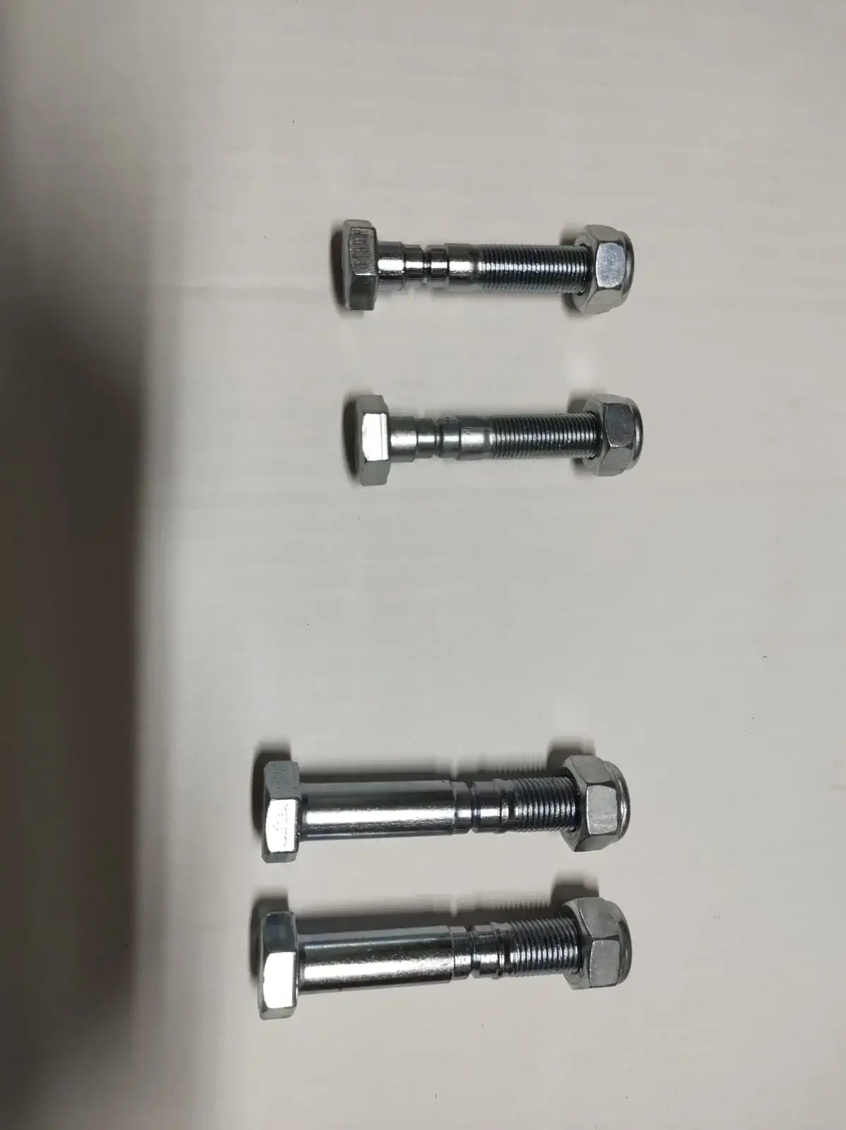 Por que o parafuso de segurança é essencial para manter a eficiência de guilhotinas?